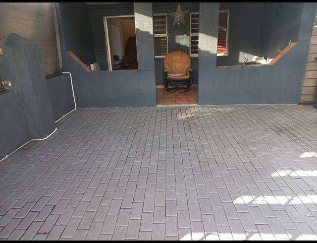 4 BEDROOM HOUSE FOR SALE IN WESTRIDGE